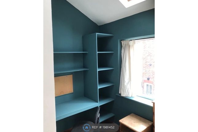 Room to rent in Balmoral Road, Manchester