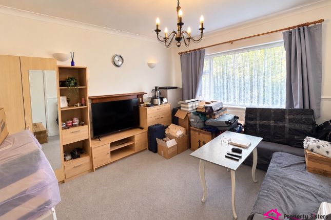 12 Glebe Court, Glebe Road, Middx photo 2