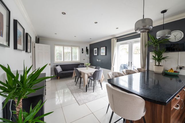 67 Emlyn Road, Redhill photo 4