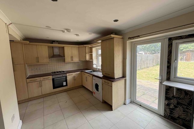 7 Meadowbank Gardens, Hounslow photo 5