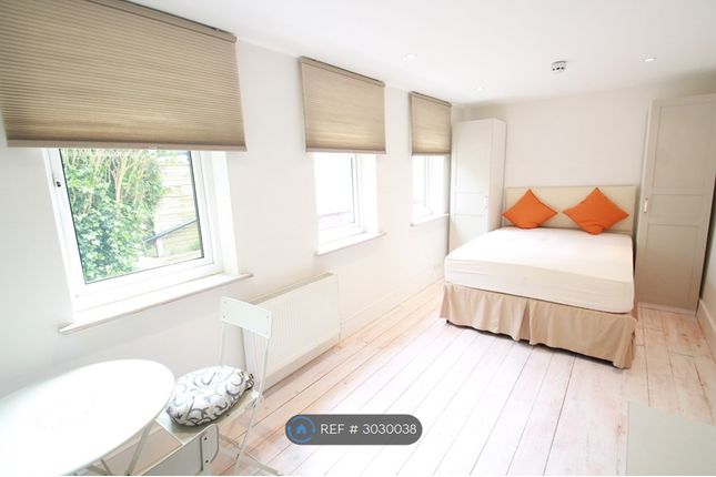 Hale Lane, Mill Hill photo 3