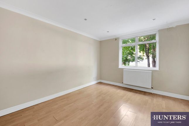 12, Bransdale Close, London photo 4