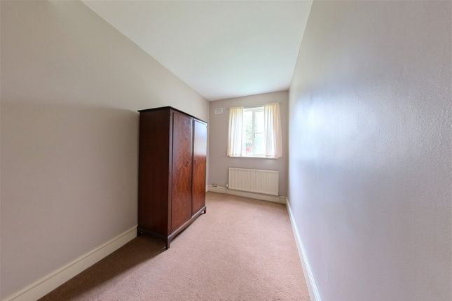 Flat for sale in Park Street, Colnbrook, Slough