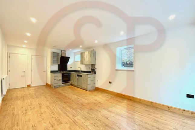 Thumbnail Flat to rent in Madeley Road, Ealing