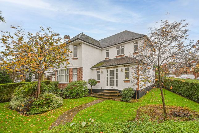 4-bed house on Longland Drive, Totteridge, £5,000/mo