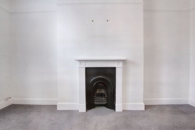 Flat to rent in Winchcombe Street, Cheltenham