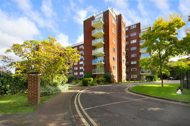 1-bed flat on 10, Minster Court, London, £380,000