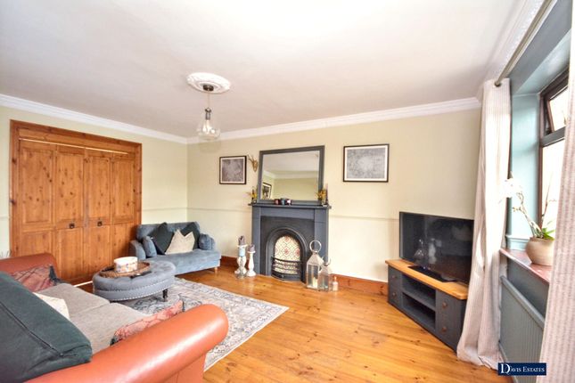 172 Squirrels Heath Road, Harold Wood, Romford photo 2