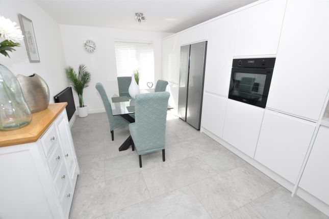24, Trem Y Coleg, Carmarthen photo 5