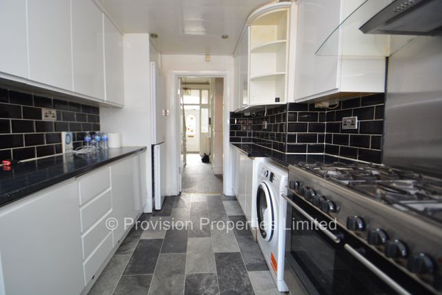 Brudenell Avenue, Hyde Park photo 4