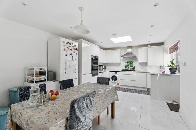 36 Ash Road, High Wycombe photo 3
