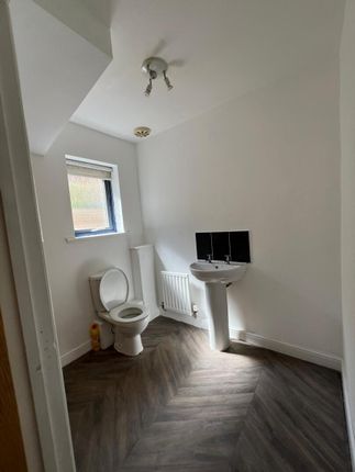 27, Hursley Walk, Newcastle Upon Tyne photo 5