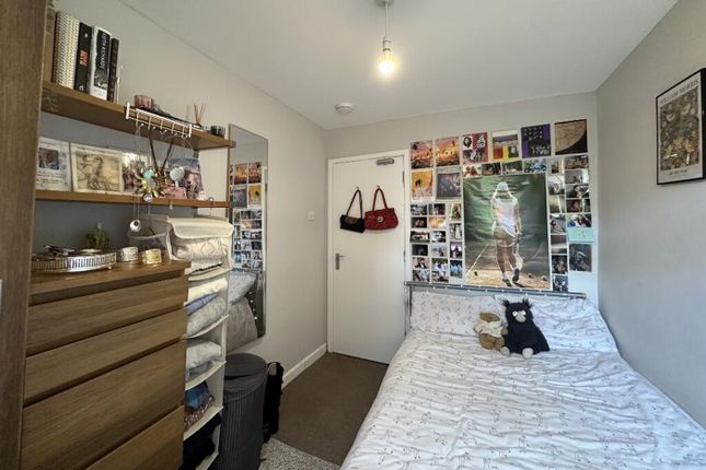 This Inviting Double Bedroom Features A Cozy Layou...