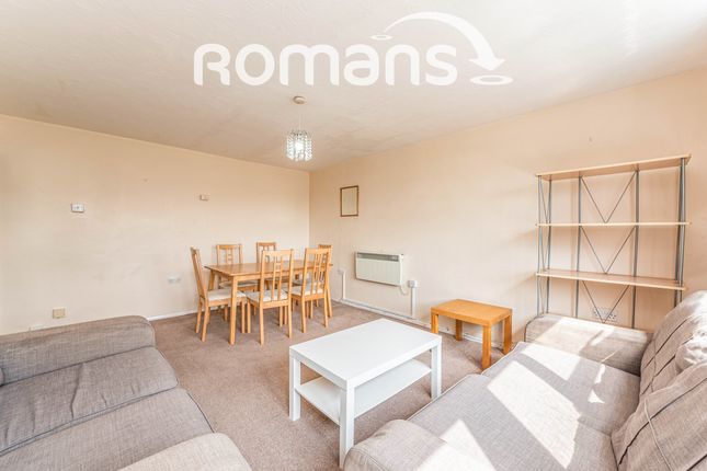 53, Langdale Gardens, Reading photo 4