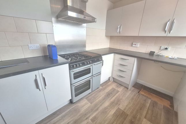 6 Millgreen Close, West Huntspill, Somerset photo 3