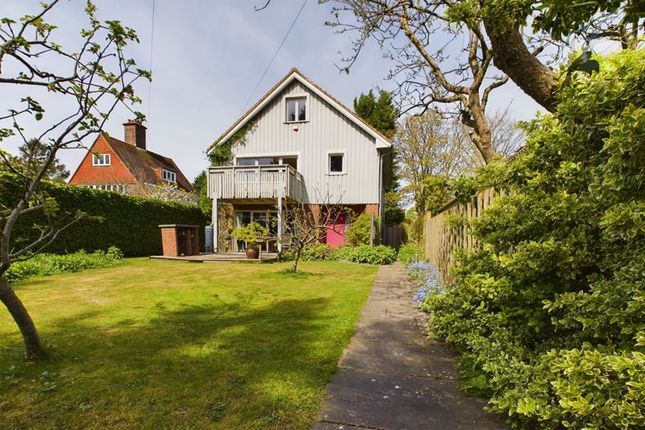 Thumbnail Detached house for sale in Meadow Walk, Walton On The Hill, Tadworth