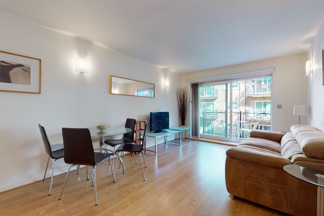 Flat to rent in Western Gateway, London