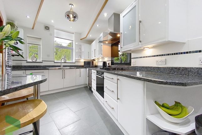 Fully Fitted Kitchen