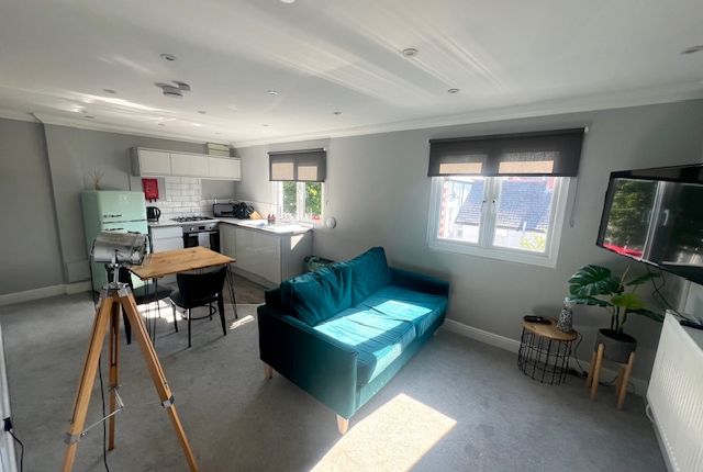 Thumbnail Flat to rent in Cowbridge Road East, Canton, Cardiff