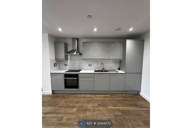 Flat, Cleworth St, Manchester photo 2
