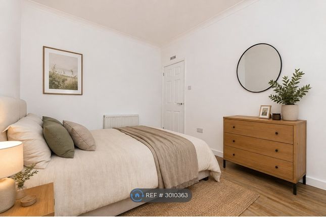 Flat, Greenlea Keyhaven Road, Lymington photo 5