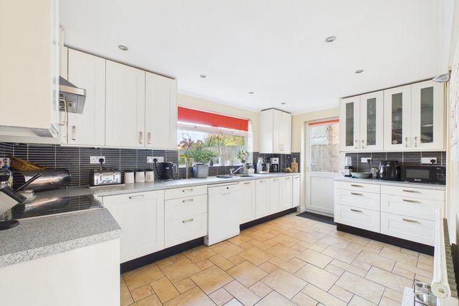 13, Falcon Close, Leicester photo 4