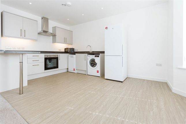 Flat 4 Apex Court, 15, Air Balloon Road, Bristol photo 3