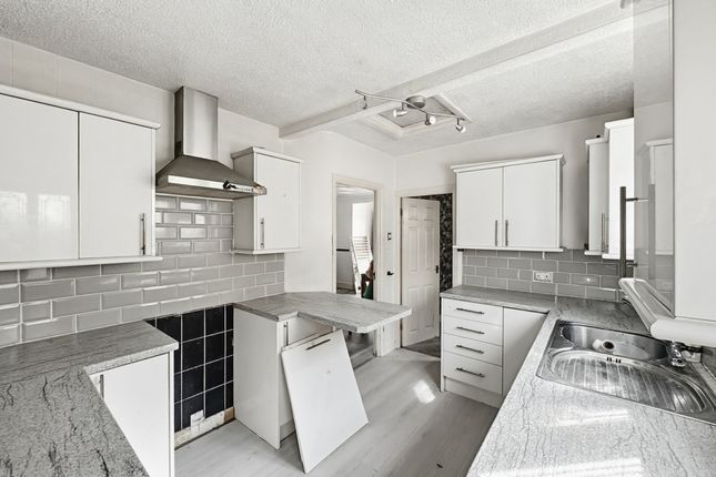 67, Wells Avenue, Southend-on-sea photo 4