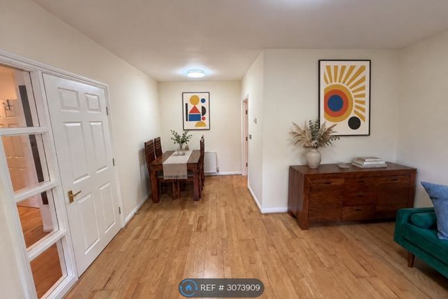 Flat, Mellish St, London photo 3