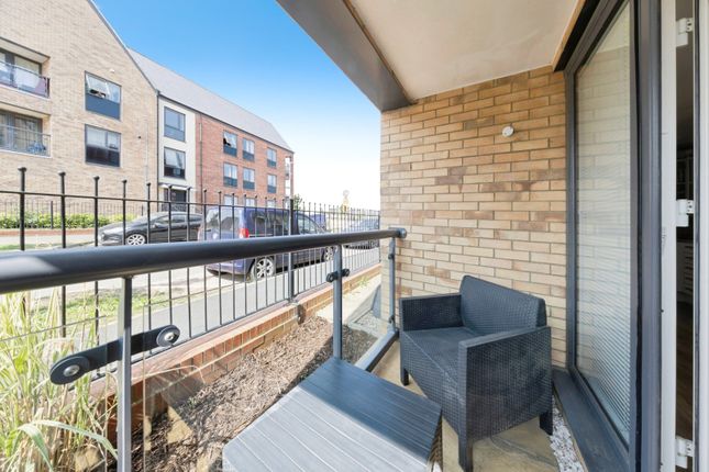 1-bed flat on Flat 8 Kerry House, 1, Masham Way, Buckinghamshire, £190,000