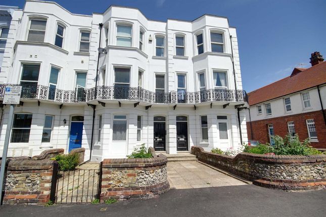 2-bed flat on Flat 3, 125 Brighton Road, Worthing, £1,295/mo