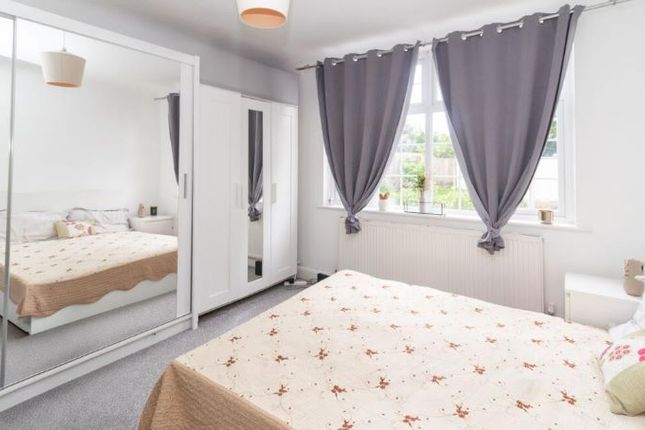Flat 2 Ranelagh Court, Glendale Avenue, Edgware, Middlesex, HA8 8HP photo 4