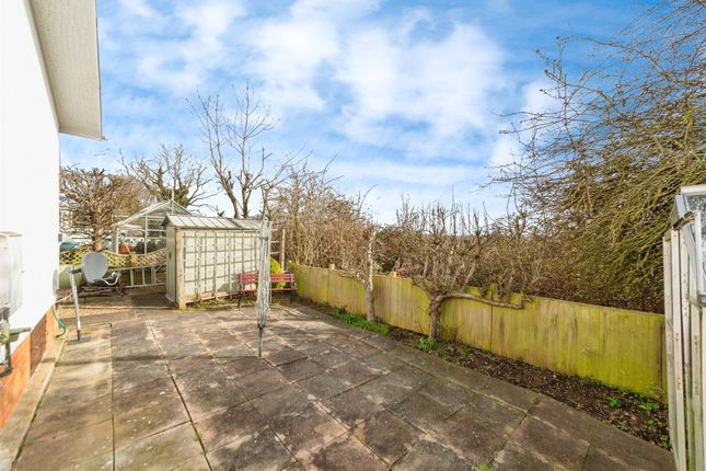 98, Rowan Way, Allington Gardens, Grantham photo 2