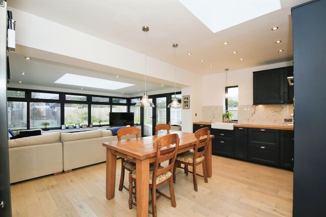 5, Shaftesbury Avenue, MARCH photo 4