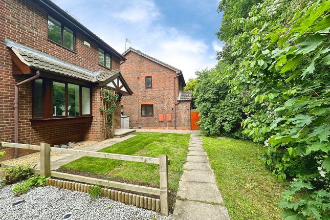 12, Oaks Court, Narborough photo 2