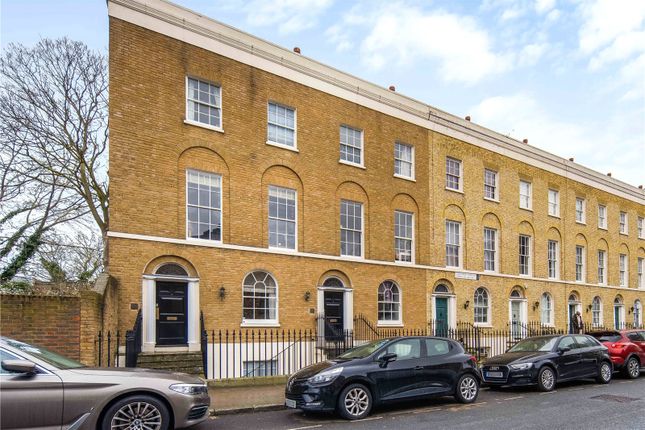 Flat for sale in Tredegar Square, Bow, London