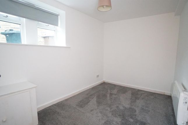 2a, Apperley Road, Bradford photo 4