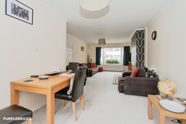 8, Parkways Court, Oulton, Leeds photo 4