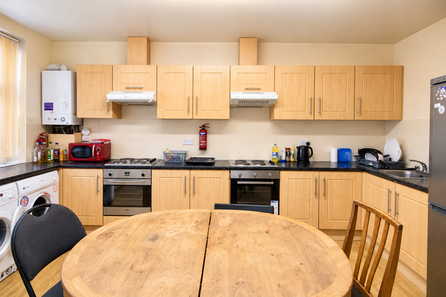 13, Regent Park Terrace, Leeds photo 3