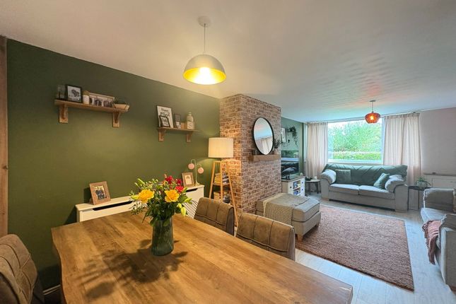 7, Holliers Close, Maghull photo 2
