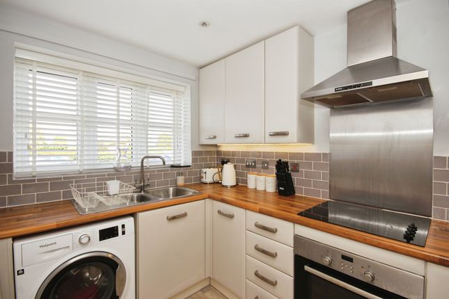 58, Yardley Way, Leamington Spa photo 4