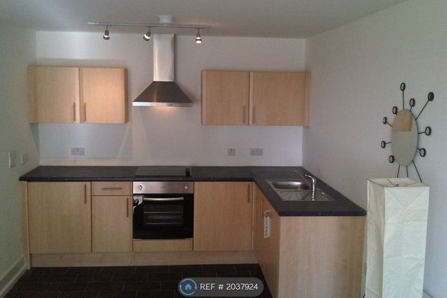 Flat to rent in Moss Street, Liverpool