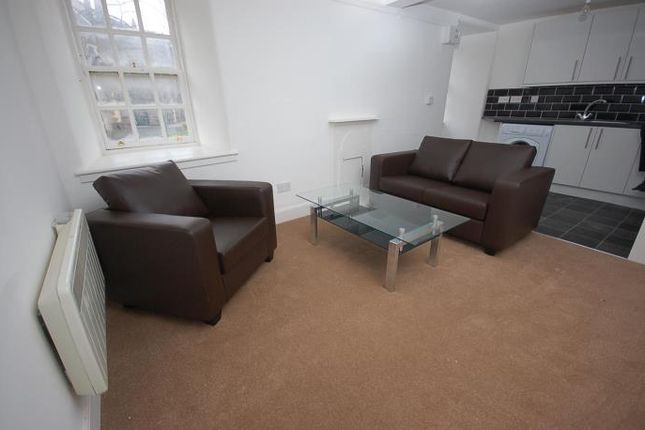 Flat to rent in Candlemaker Row, Edinburgh