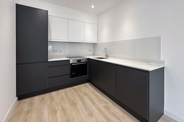 8, Aquila House, 35, Redhill photo 5