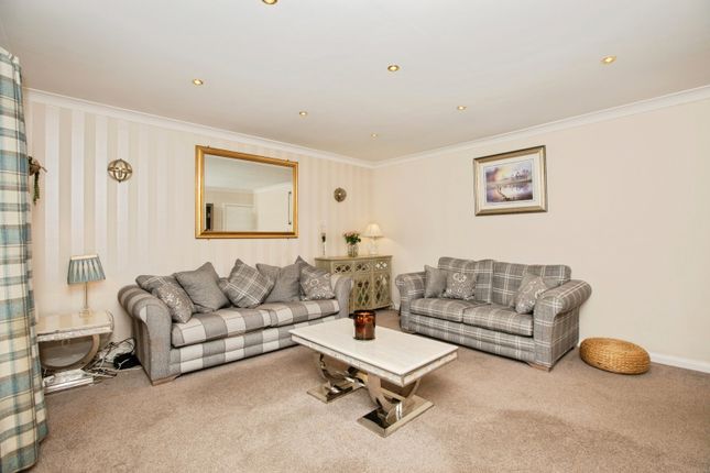 2, Glendale Close, Lancashire photo 2