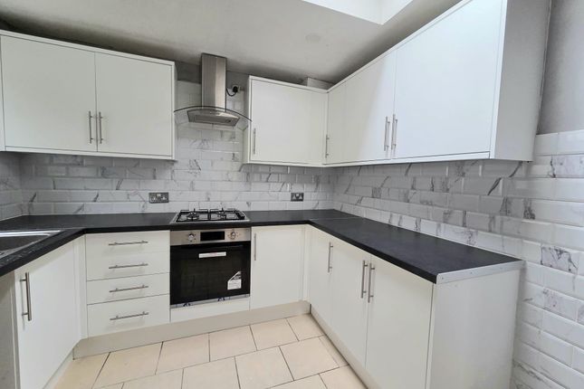 148 Oxford Street, Bridgend photo 4