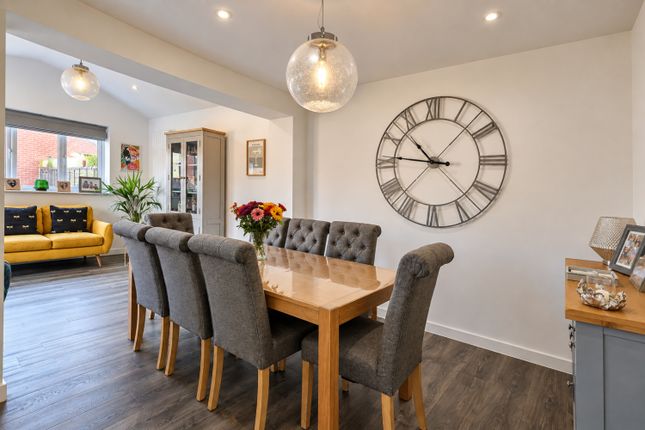 Winfield Drive, Witney photo 4