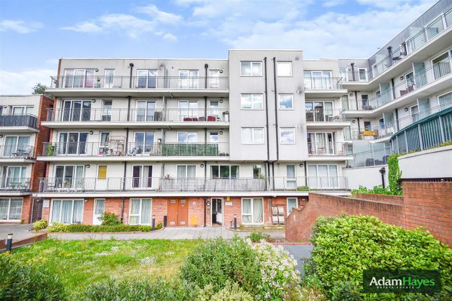 1-bed flat on Flat 17 Mercian Lodge, Lankaster Gardens, London, £310,000