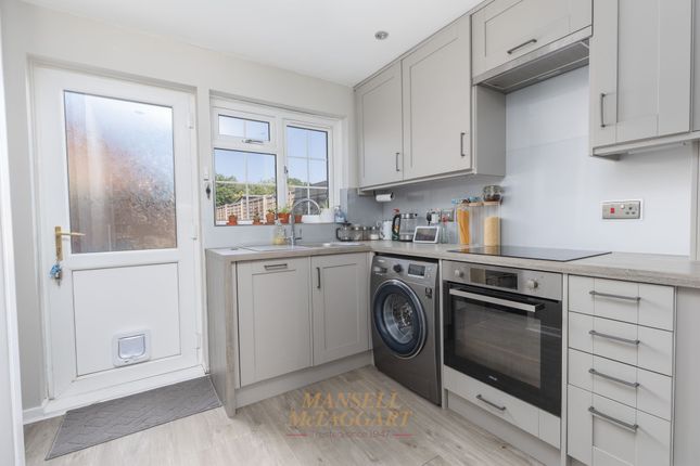 5 Millais Close, Crawley photo 3