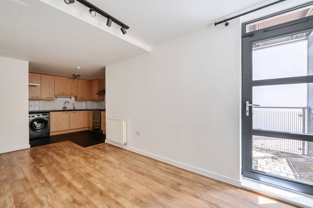 22 Scott Avenue, Putney photo 3
